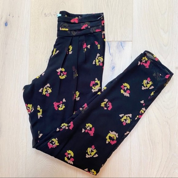 ✨HOST PICK✨Urban Outfitters Floral Pants - Picture 3 of 8